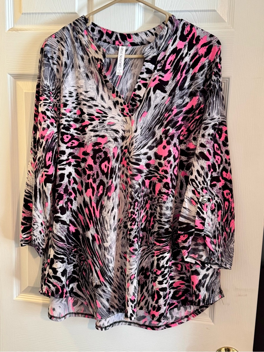 Women's V-Neck Animal Print Top in Black and Pink - Picture 4 of 5